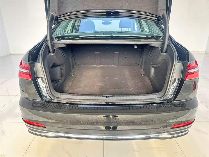 Фото 6 - Audi A6L