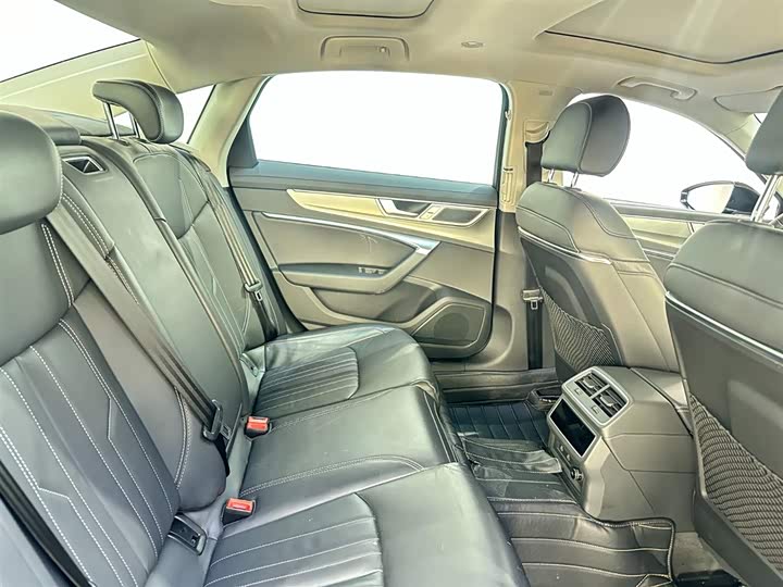 Фото 7 - Audi A6L