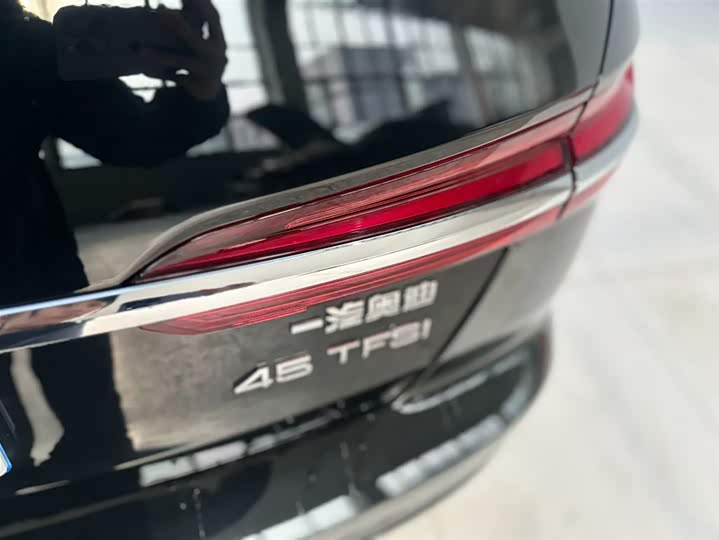 Фото 9 - Audi A6L