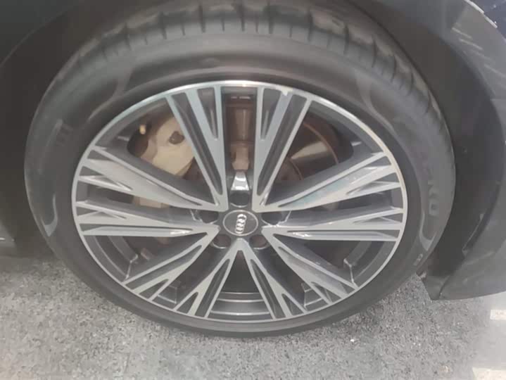 Фото 6 - Audi A6L