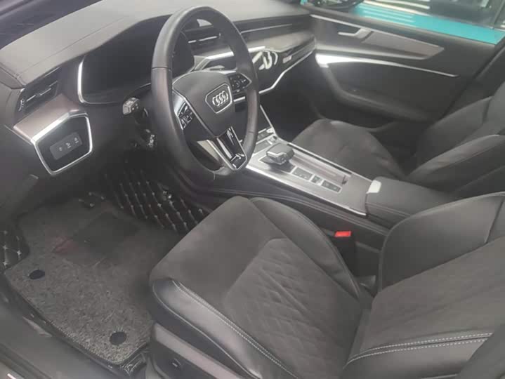 Фото 9 - Audi A6L