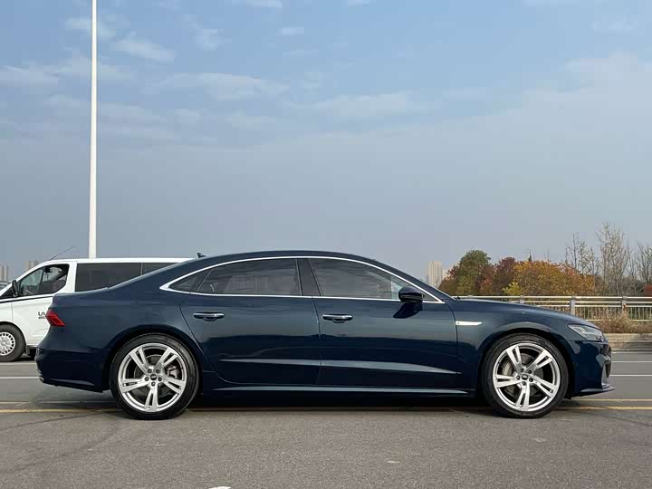 Фото 3 - Audi A7L