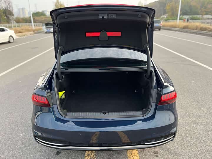 Фото 7 - Audi A7L