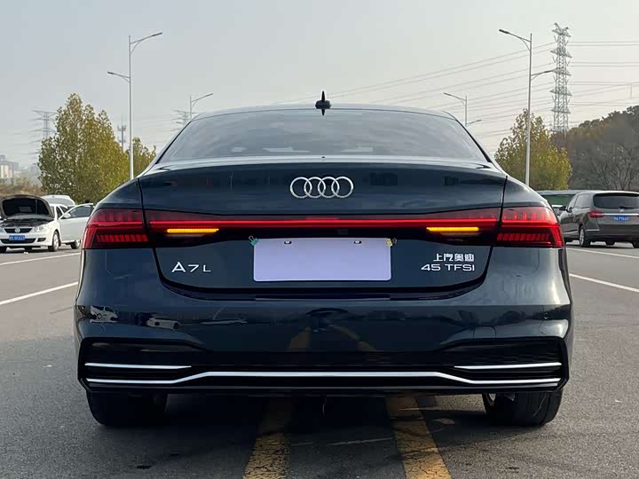 Фото 8 - Audi A7L