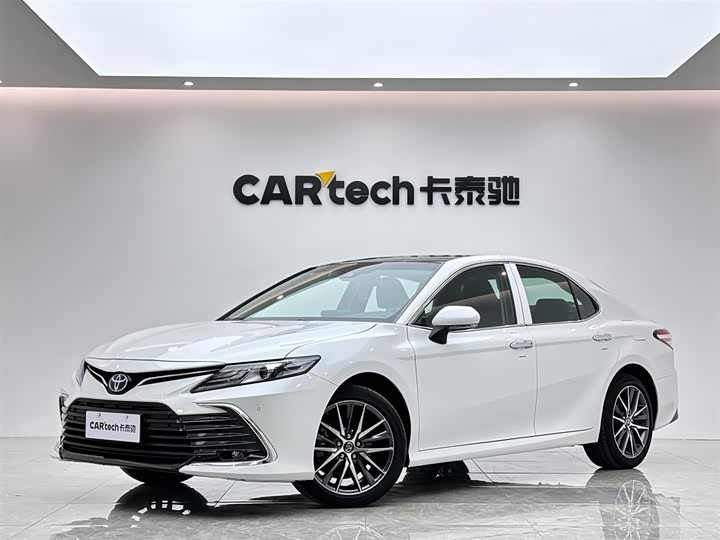 Фото 1 - Toyota Camry