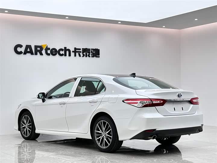 Фото 3 - Toyota Camry