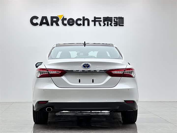 Фото 4 - Toyota Camry