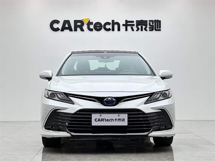 Фото 7 - Toyota Camry