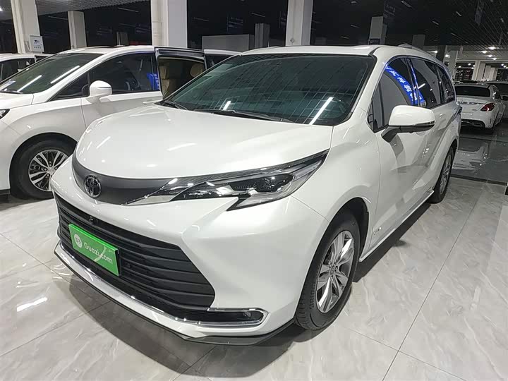 Фото 1 - Toyota Sienna