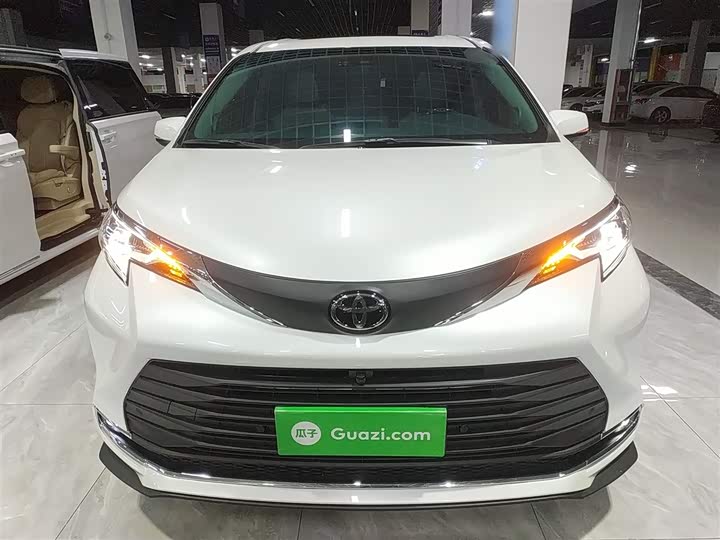 Фото 3 - Toyota Sienna