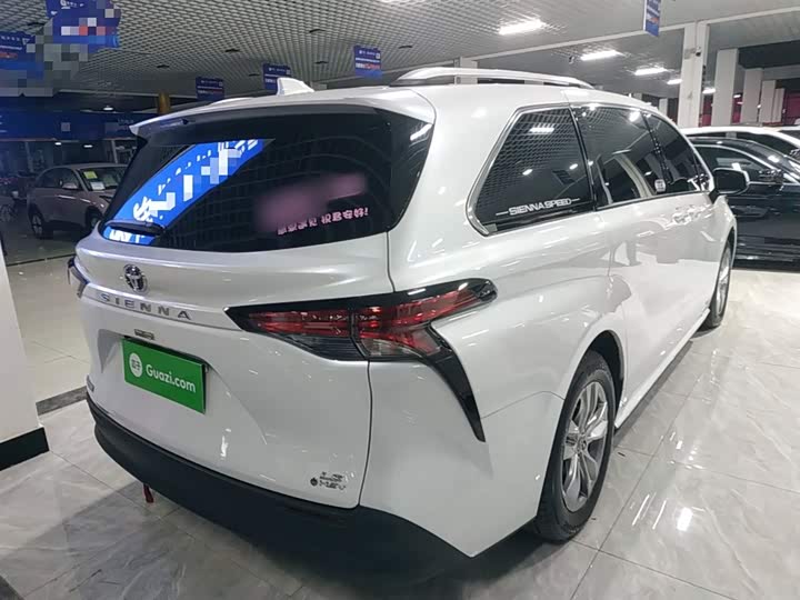 Фото 7 - Toyota Sienna