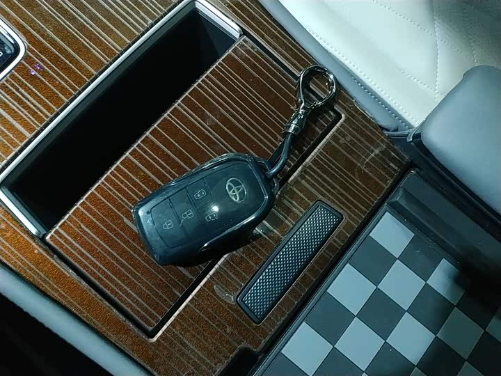 Фото 9 - Toyota Sienna