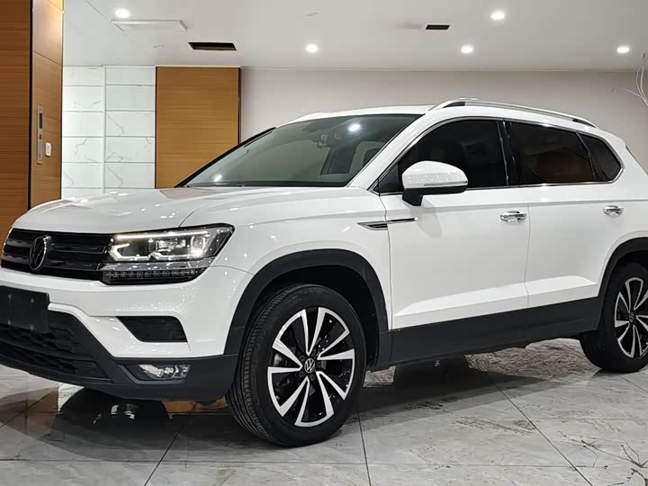 Фото 1 - Volkswagen Tharu