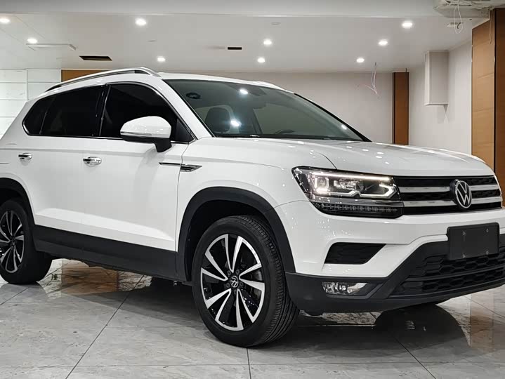 Фото 3 - Volkswagen Tharu