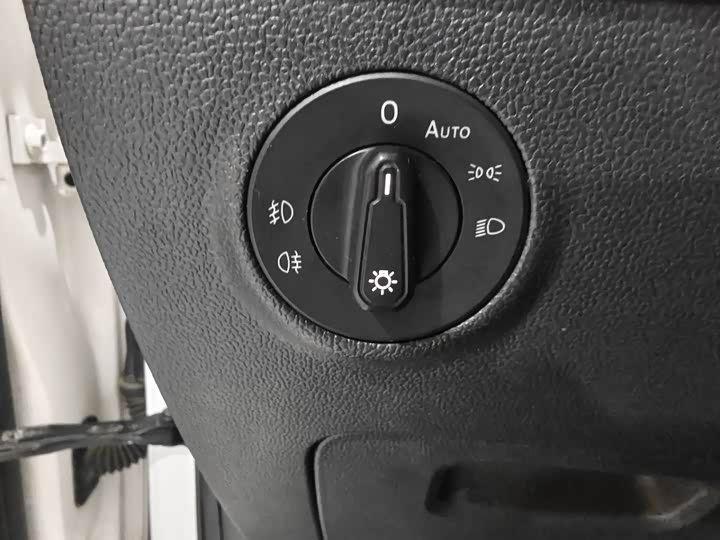 Фото 8 - Volkswagen Tharu