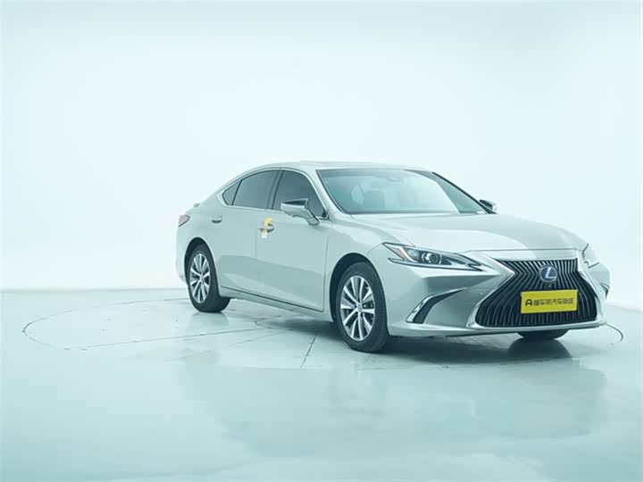 Фото 4 - Lexus ES