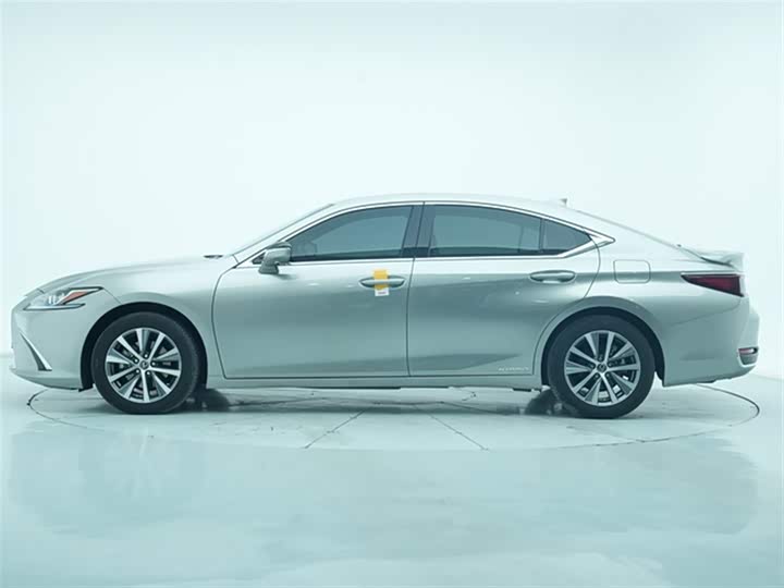 Фото 5 - Lexus ES
