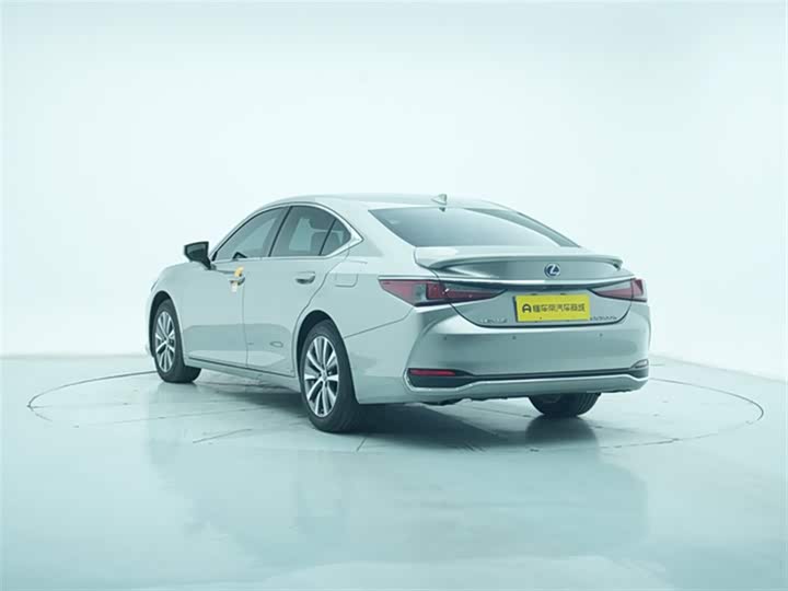 Фото 6 - Lexus ES