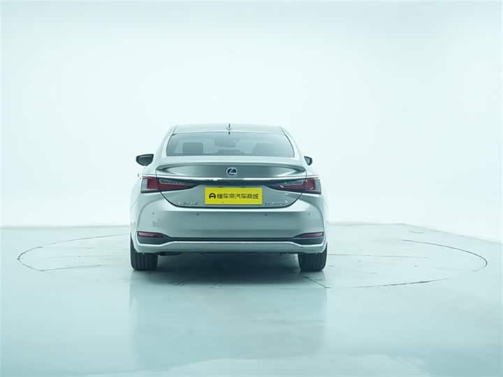 Фото 7 - Lexus ES