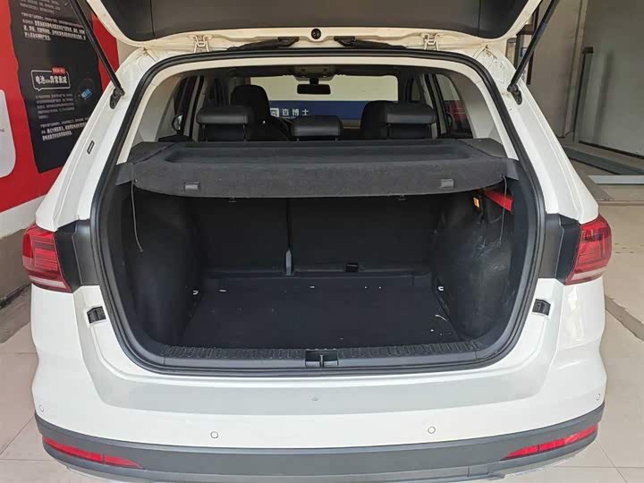 Фото 8 - Volkswagen Tharu