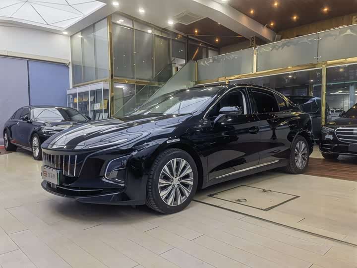 Фото 1 - Hongqi E-QM5