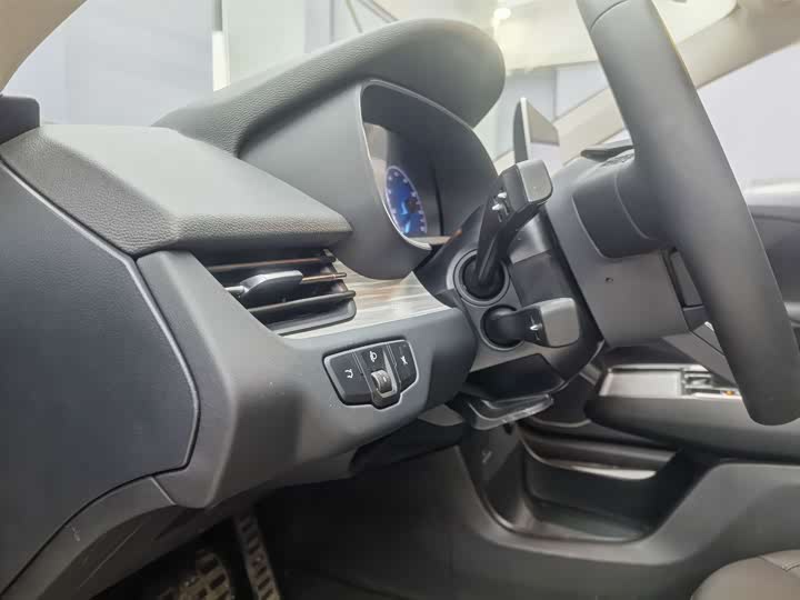 Фото 5 - Hongqi E-QM5