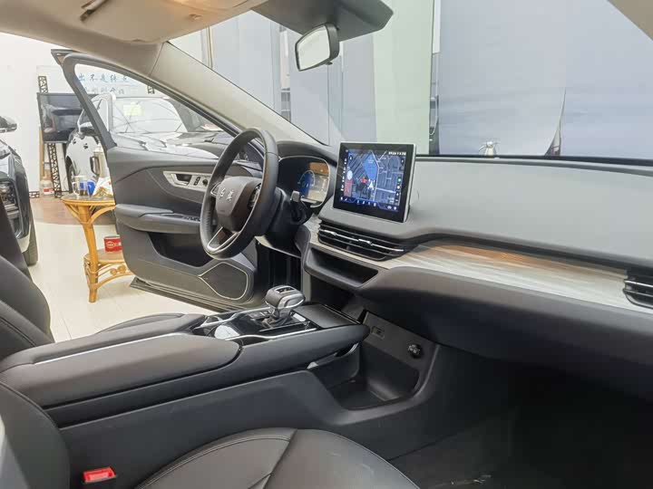 Фото 7 - Hongqi E-QM5