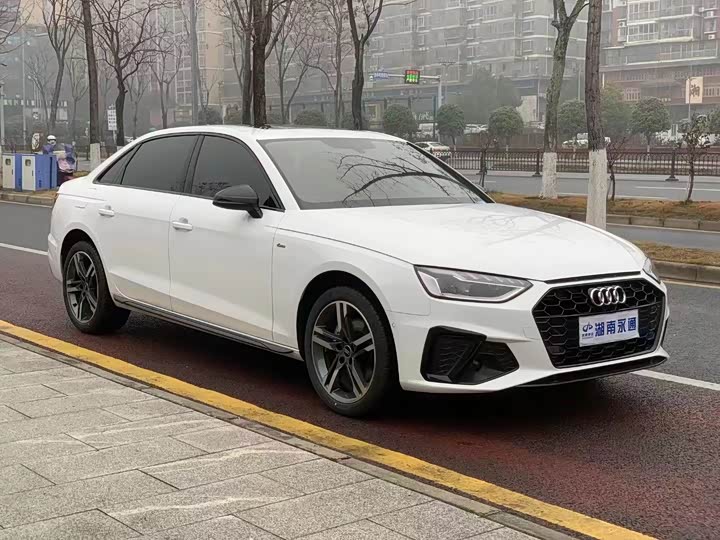 Фото 3 - Audi A4L