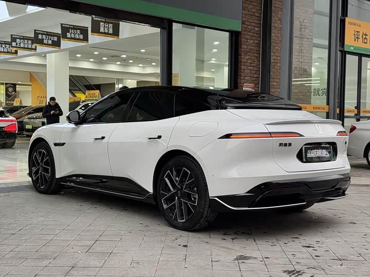 Фото 6 - Avatr 06