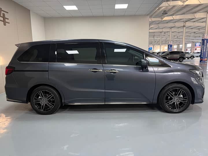 Фото 8 - Honda Odyssey