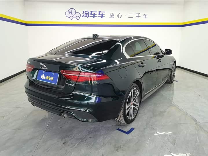 Фото 2 - Jaguar XE L