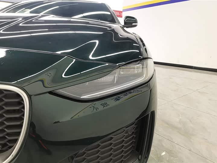 Фото 4 - Jaguar XE L