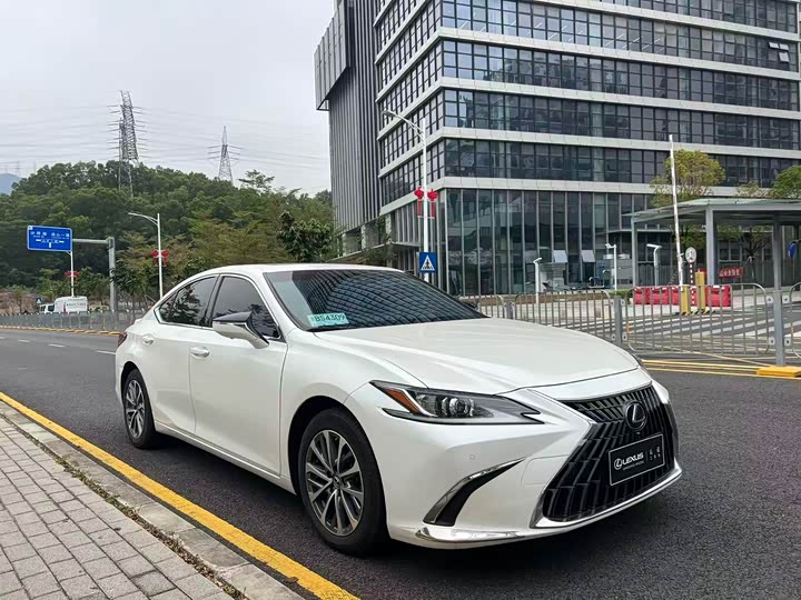 Фото 4 - Lexus ES
