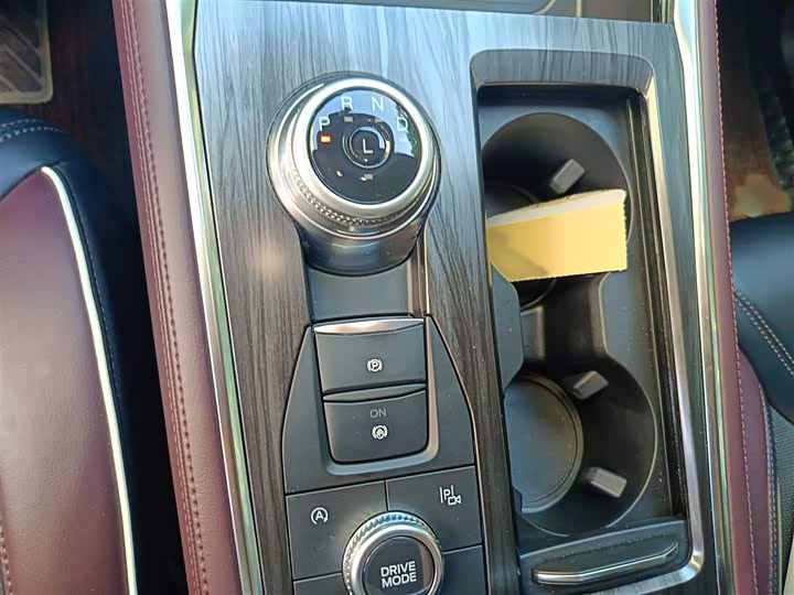 Фото 7 - Ford Explorer