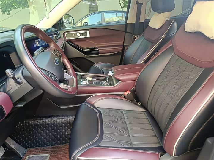 Фото 8 - Ford Explorer