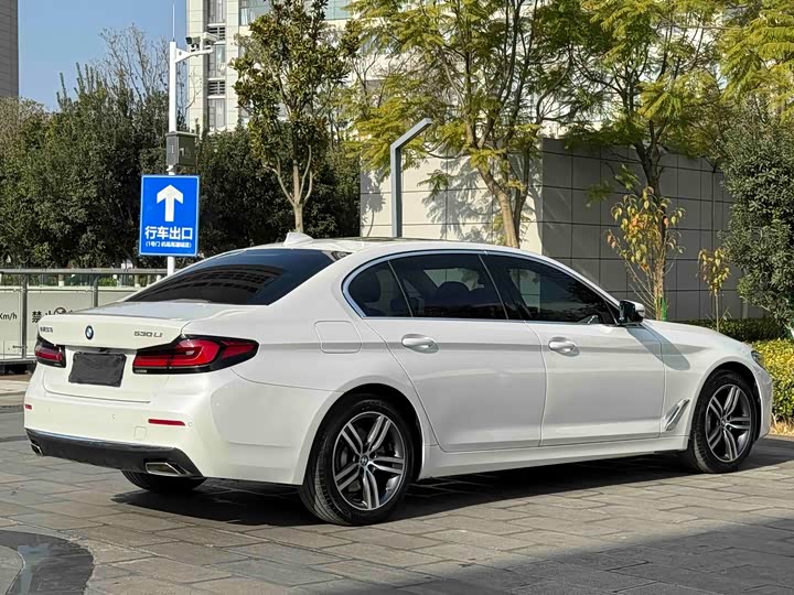 Фото 9 - BMW 5 Series