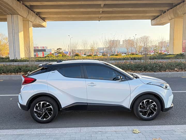 Фото 5 - Toyota Izoa