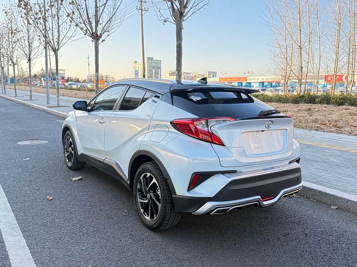 Фото 6 - Toyota Izoa