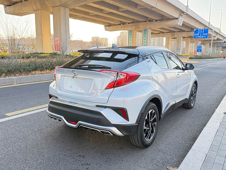 Фото 8 - Toyota Izoa