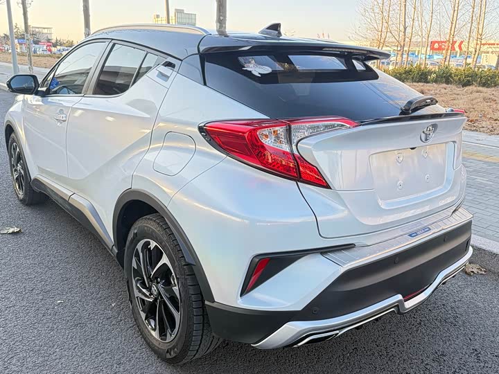 Фото 9 - Toyota Izoa