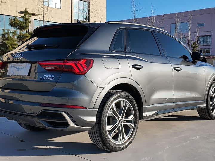 Фото 4 - Audi Q3