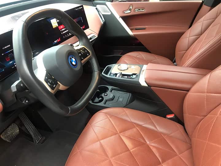 Фото 8 - BMW iX