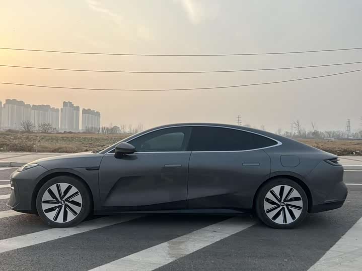 Фото 3 - Geely Galaxy E8