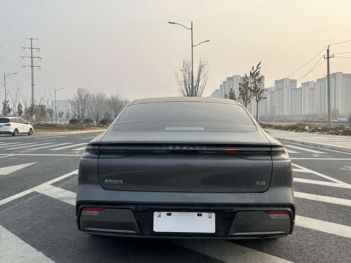 Фото 8 - Geely Galaxy E8