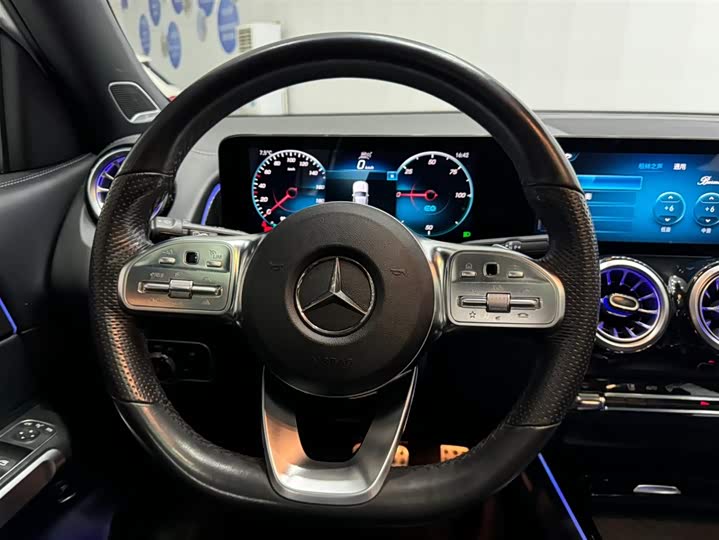 Фото 4 - Mercedes-Benz EQB