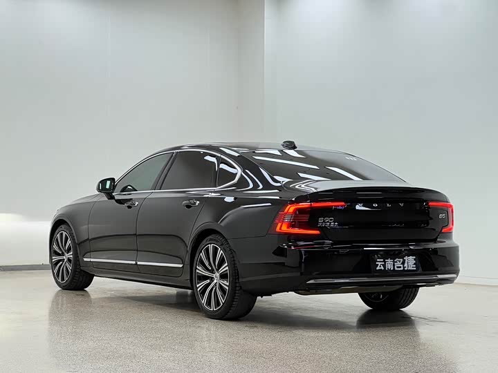 Фото 5 - Volvo S90
