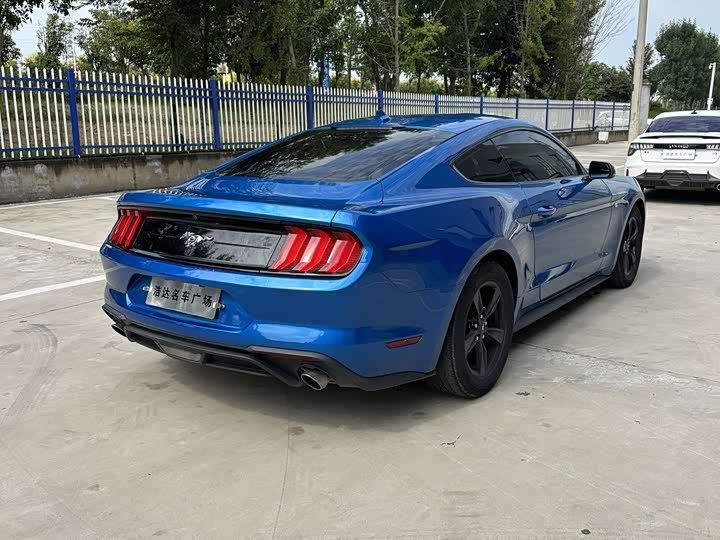 Фото 6 - Ford Mustang