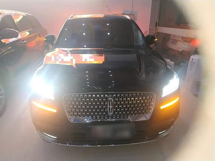 Фото 3 - Lincoln Corsair