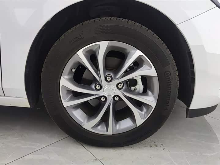 Фото 6 - Buick Verano