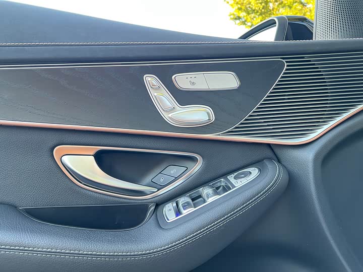 Фото 6 - Mercedes-Benz EQC